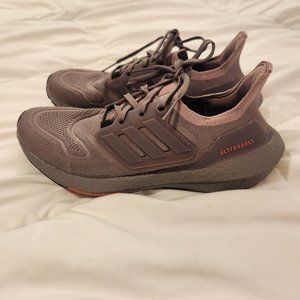 Adidas ultraboost 22 w shoes.